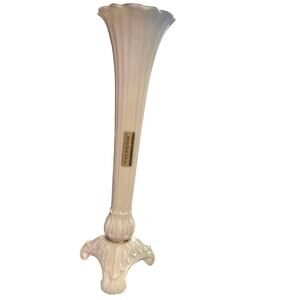 Vint1960 Lenox Dainty collection 7” Bud vase w/24K gold trim excellent condition